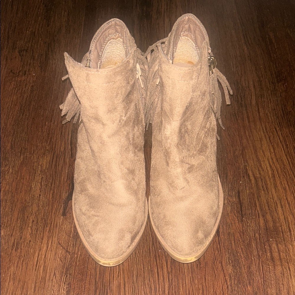 Charlotte Russe tan tassel pointed toe ankle booties/boots size 6 - Picture 2 of 6
